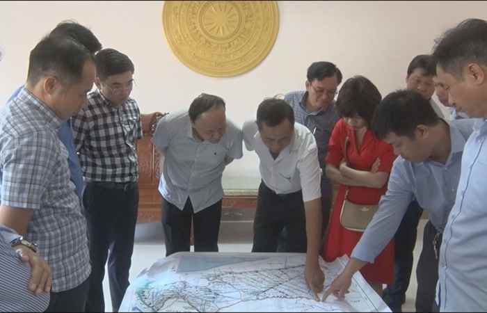 Ngã Năm: Cục trưởng Cục Thủy lợi khảo sát thực tế tình hình mặn xâm nhập tại xã Vĩnh Quới